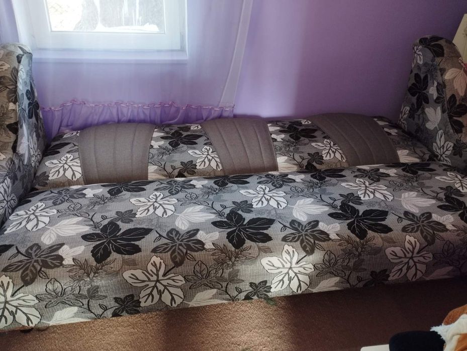 Новий диван для кімнати