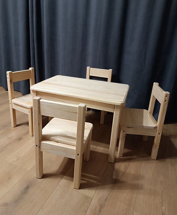 Дитячий стіл та стілець