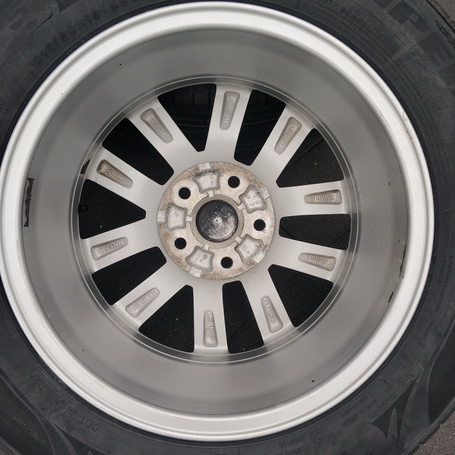 Диски R16 5 112 Volkswagen Passat B8 з шинами 215/60R16 з Німеччини