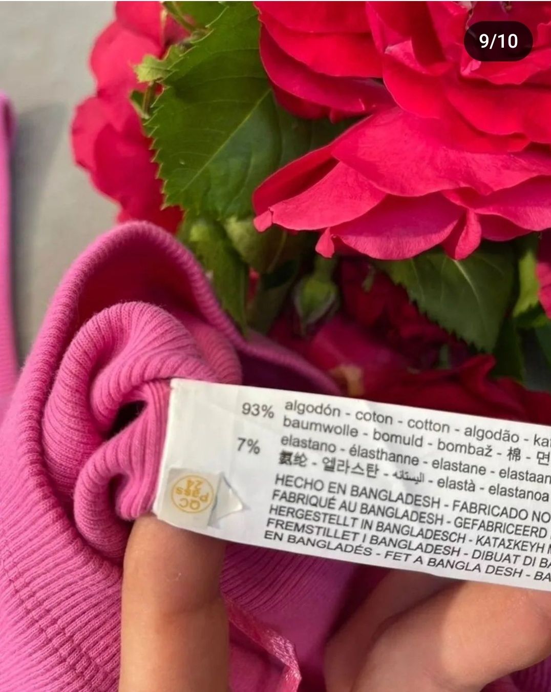 Сукня з вирізами