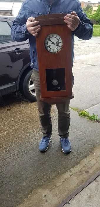 Zabytkowy zegar ścienny