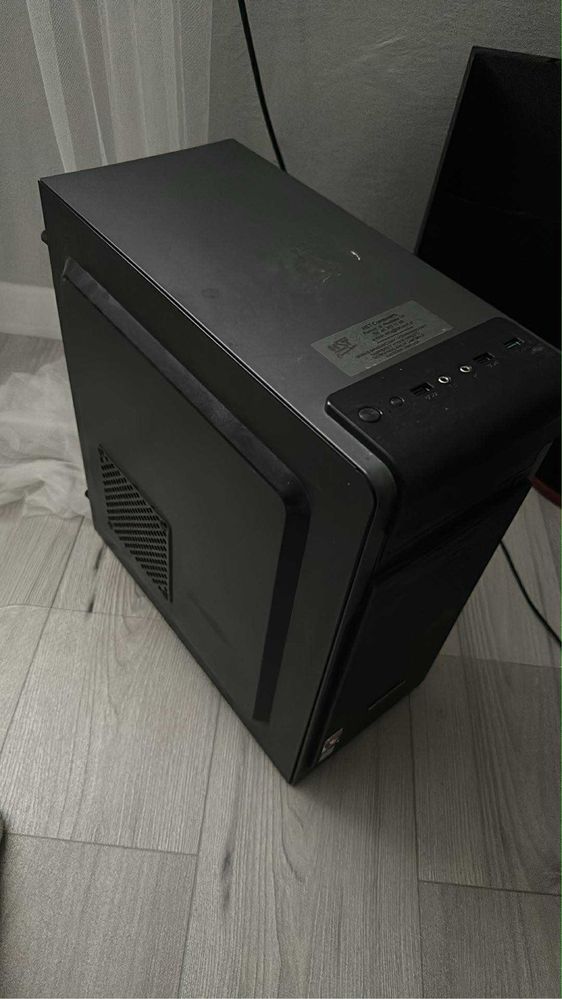 Komputer gamingowy + monitor!
