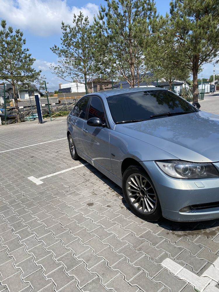 Продам БМВ е90 2.0 дизель