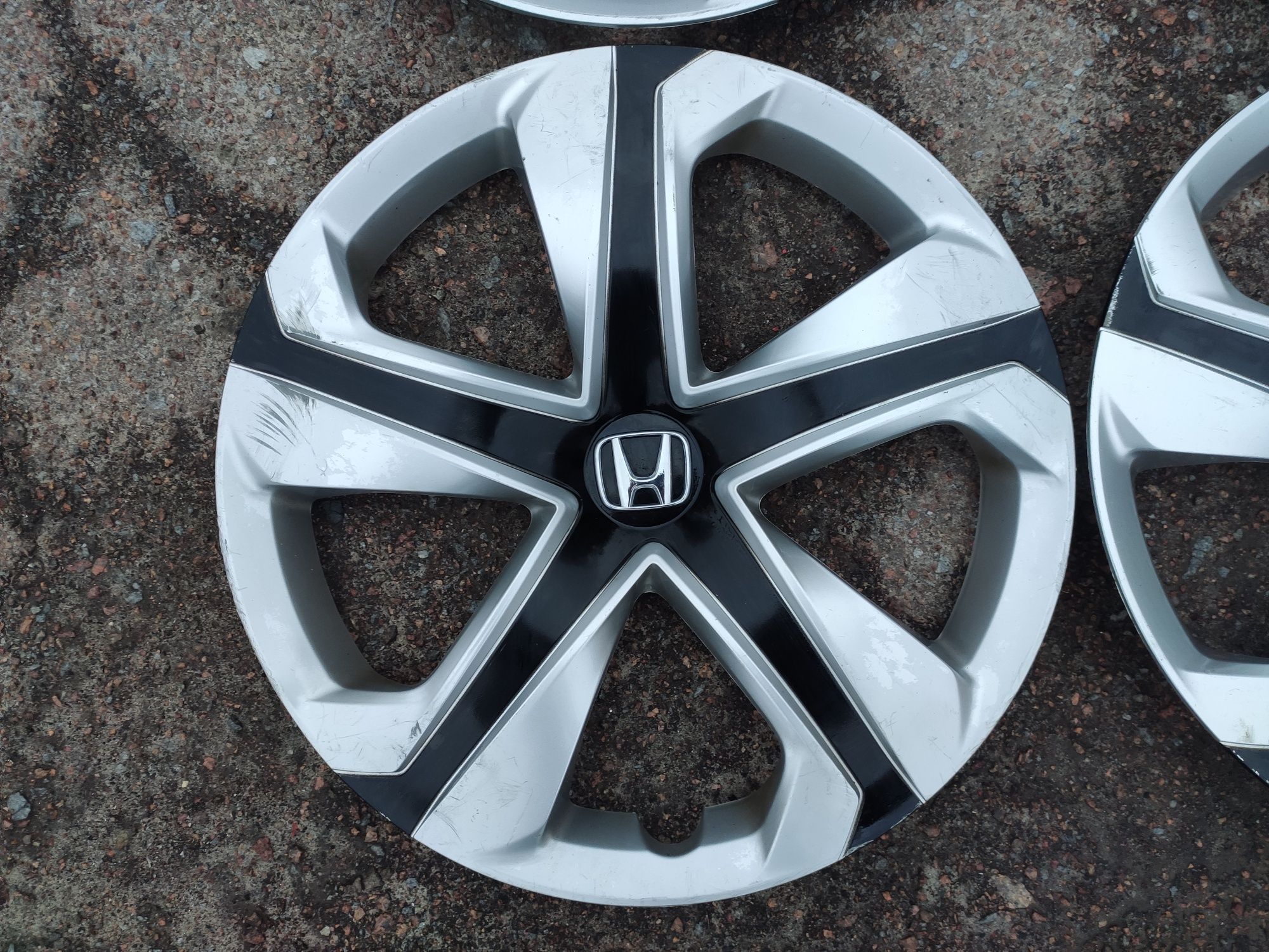 Оригинальные колпаки r16 на Honda Civic X 2016-2021