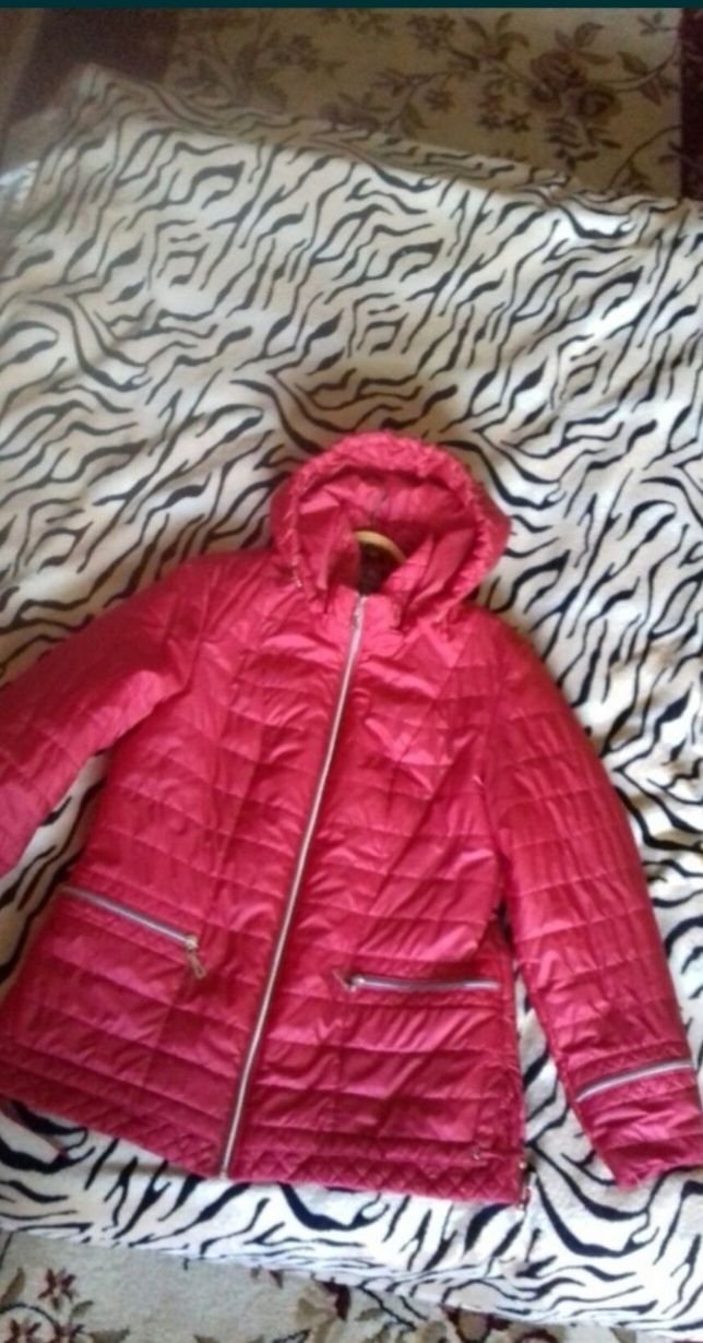 Куртка женская  48 размер