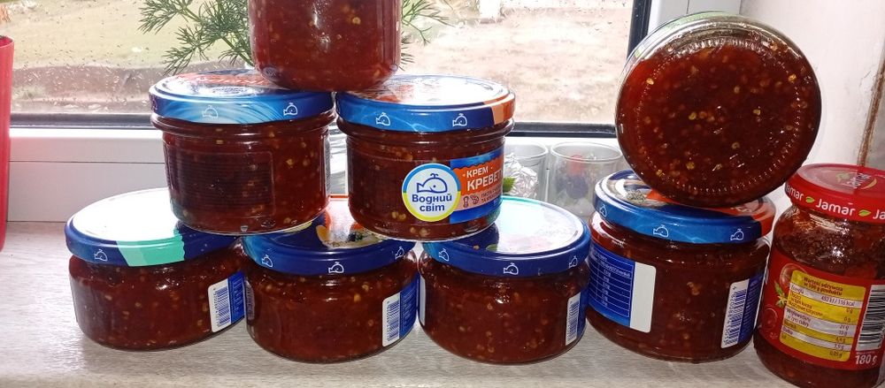Соус из острого перца Чили.