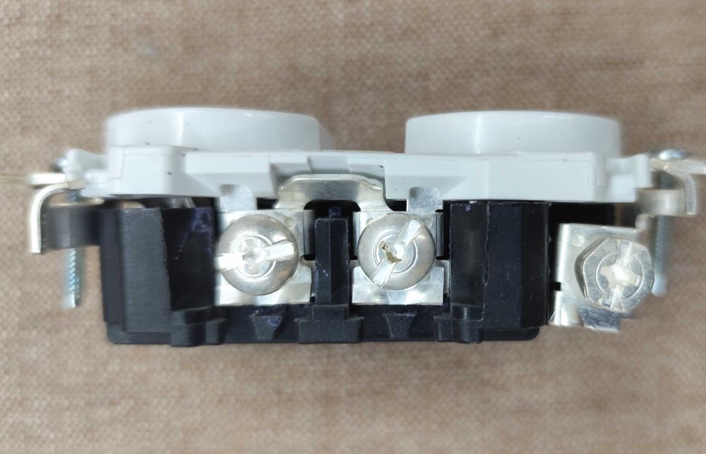 Hi-Fi US розетка The Contender от Acme Audio Labs  (криосеребро + CFC)