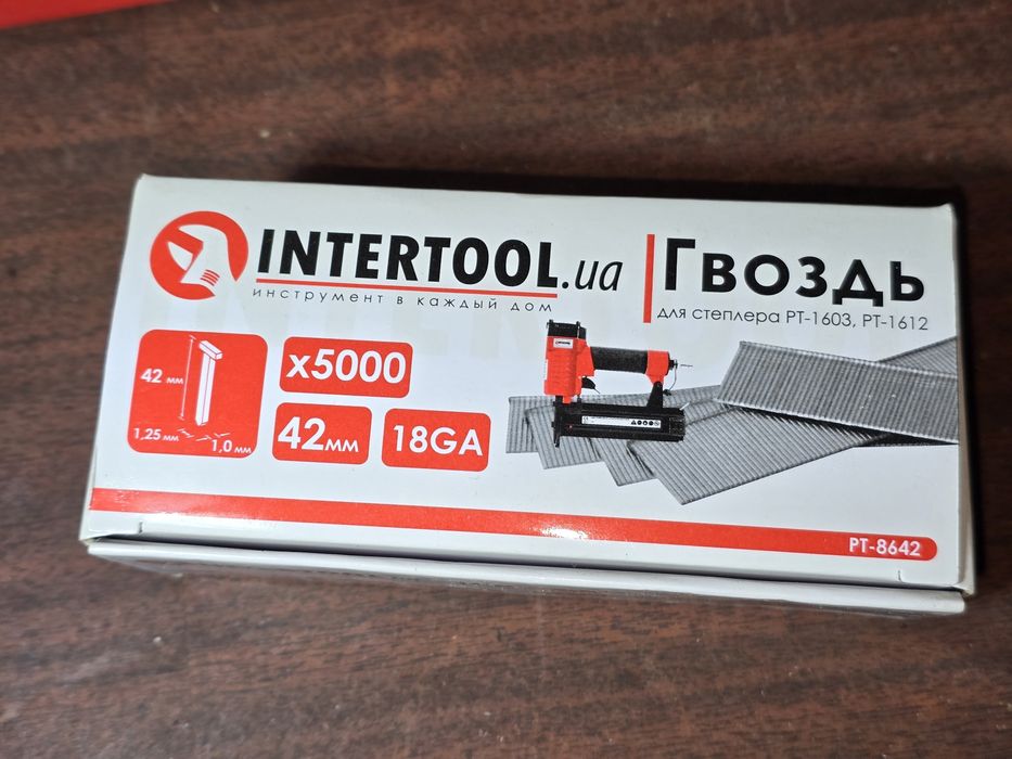 Степлер пневматичний для цвяхів