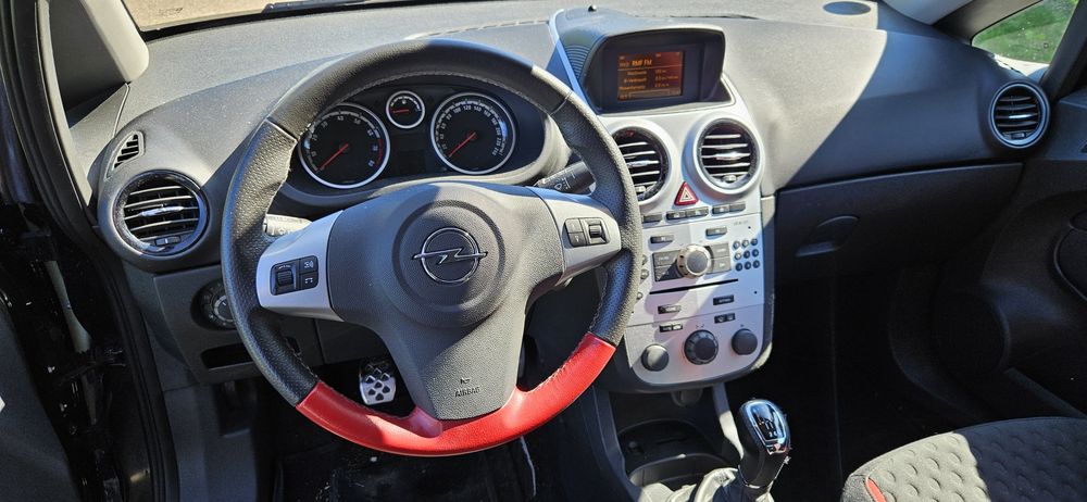 Opel Corsa D 1.6T GSi OPC 150koni