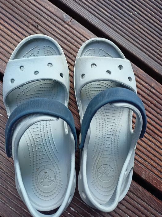 Crocs crocsy j2 sandały klapki