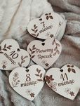 Drewniane tabliczki z miesiącami do zdjęć dekoracyjne dla rodziców