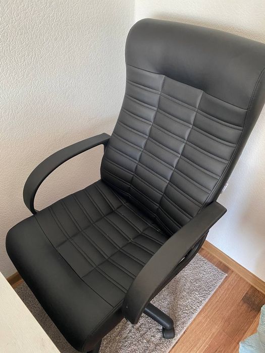 Комп'ютерне крісло