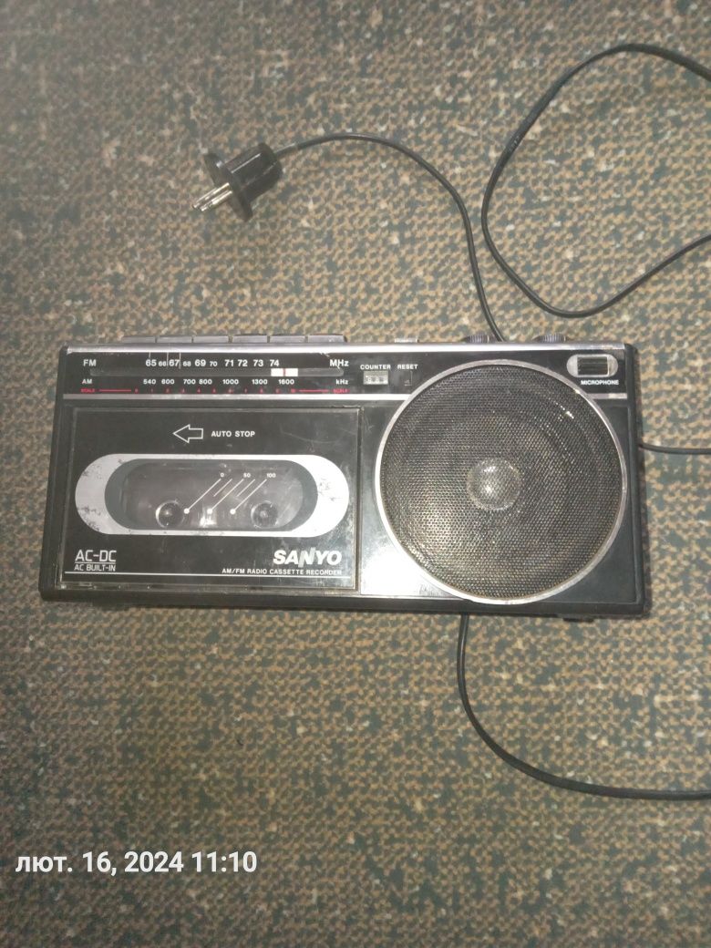 Приемник & однокасетник  Sanyo