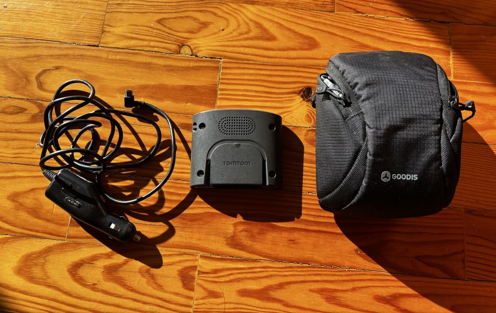 Tomtom One 3rd Edition (1GB) + capa Goodis
