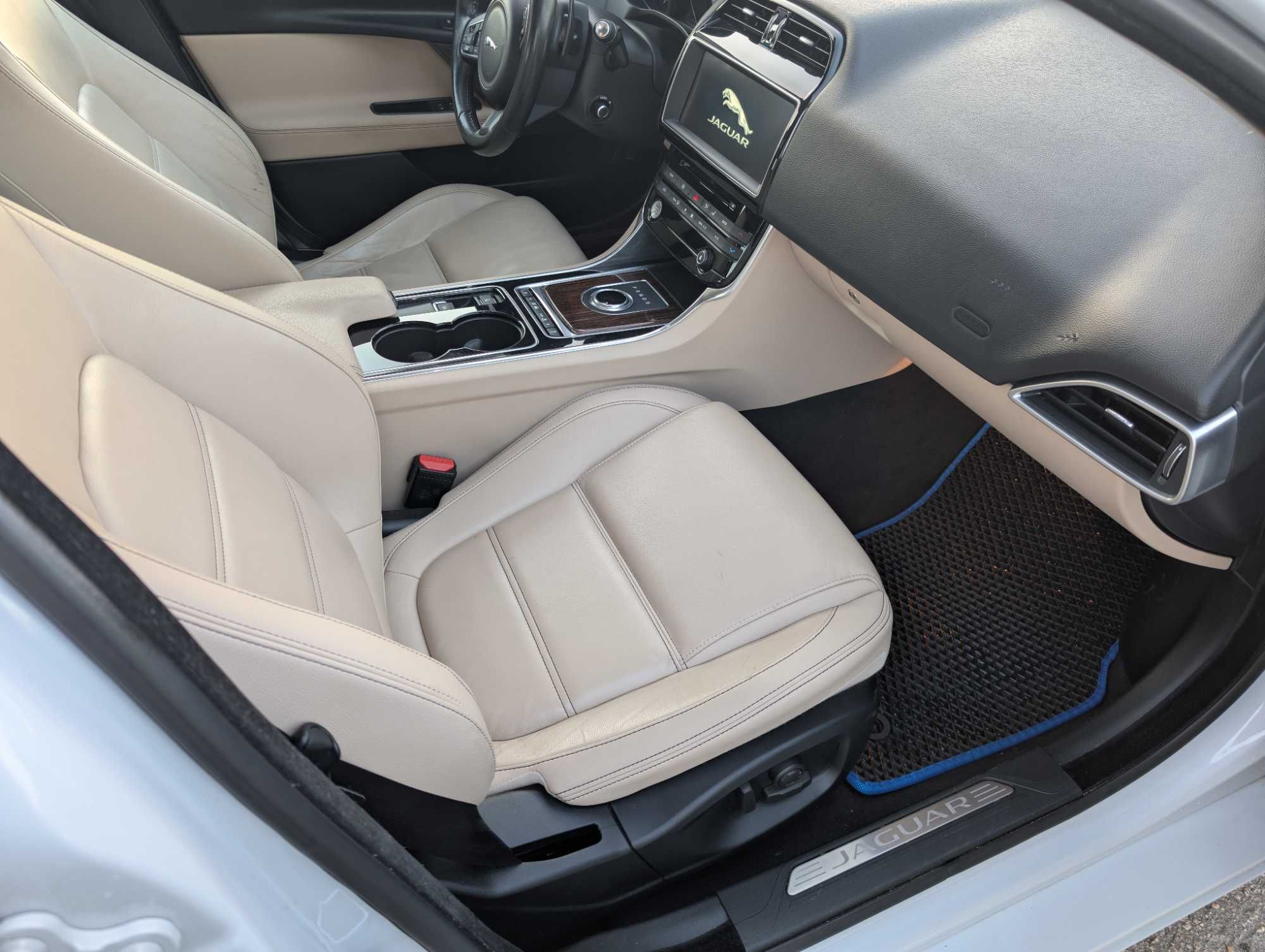 Jaguar XE 25t Prestige 2016
