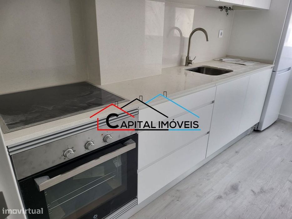 T1 Remodelado,  c/quintal, localizado no Barreiro.