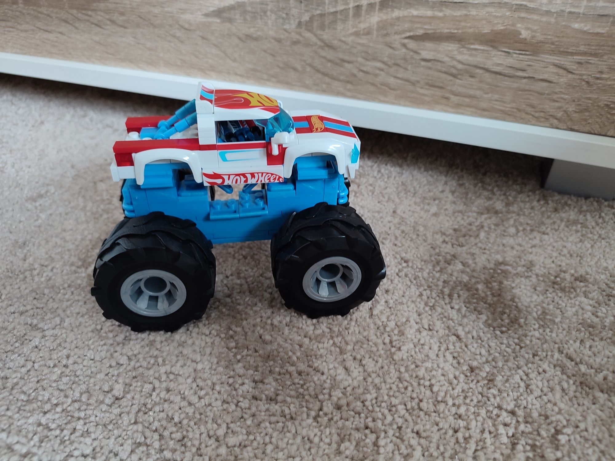 Hotwheels monster truck autko