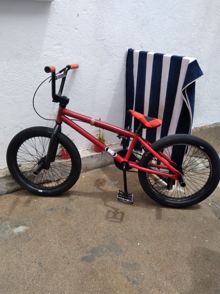 Bicicleta BMX como nova