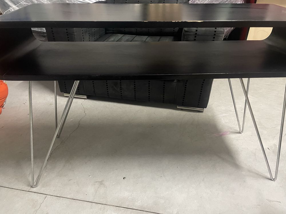 Movel decoracao / aparador de entrada  preto com pés em ferro