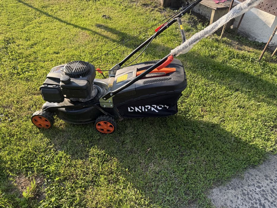 Подам газонокосарку Dnipro-M 40 у відмінному стані