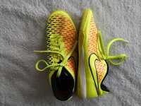 Żółte buty do piłki nożnej halówki Nike 36