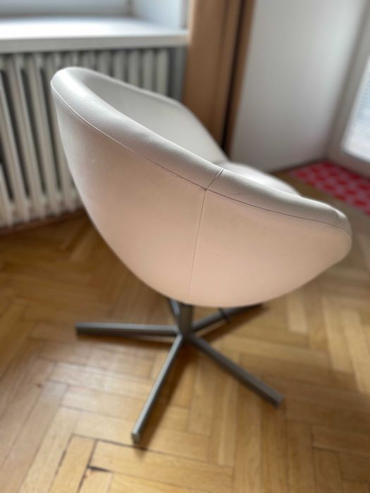 Fotel IKEA w stylu skandynawskim, biały