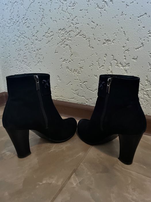 Ботінки замшеві 37 р