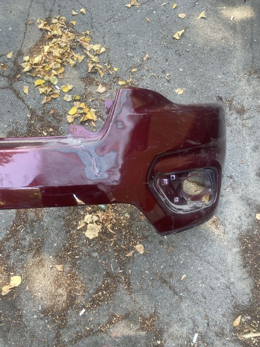 Бампер передній джип чірокі 2019 р рестайл червоного кольору оригінал