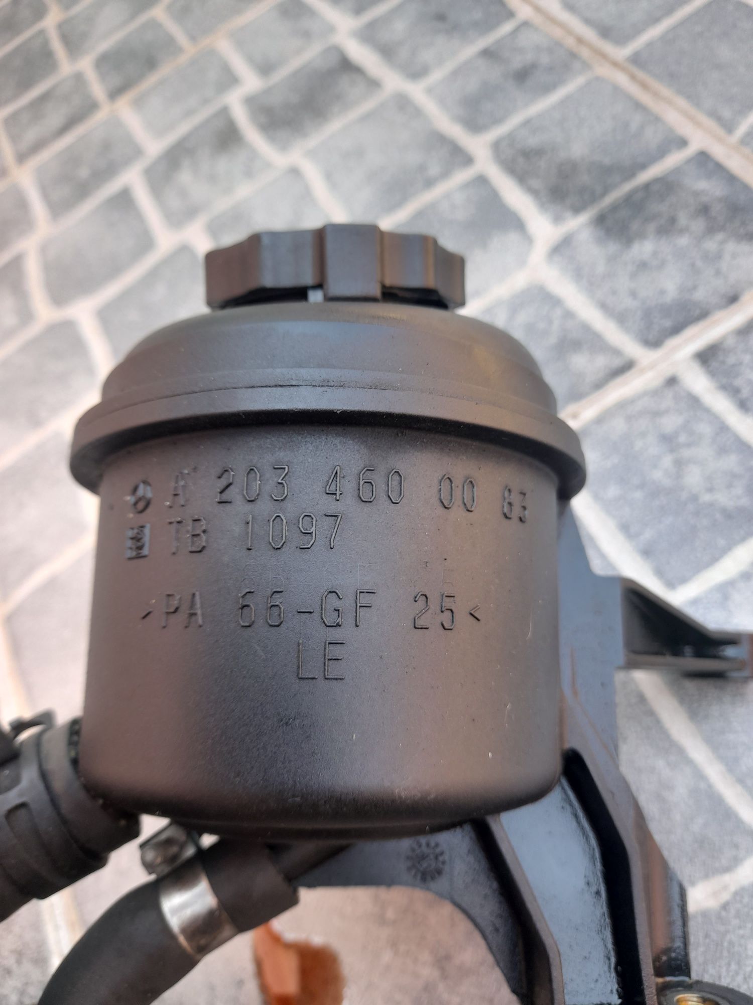 Bomba direçao Mercedes