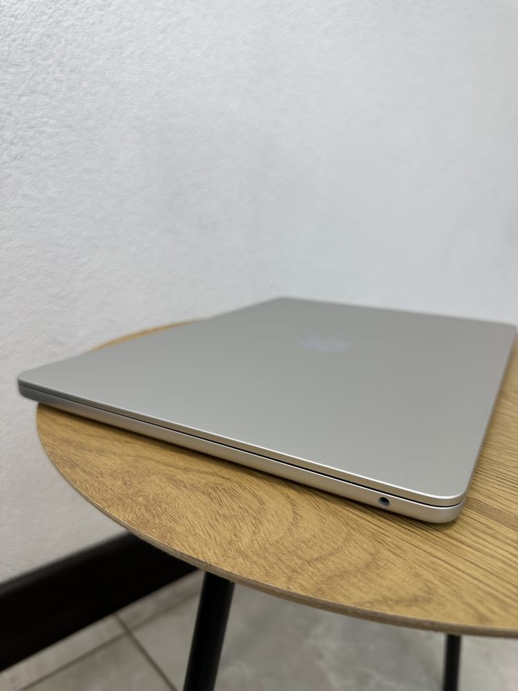 MacBook Air M3 16/256gb Гарантія! 57 зарядів, акб 100.
