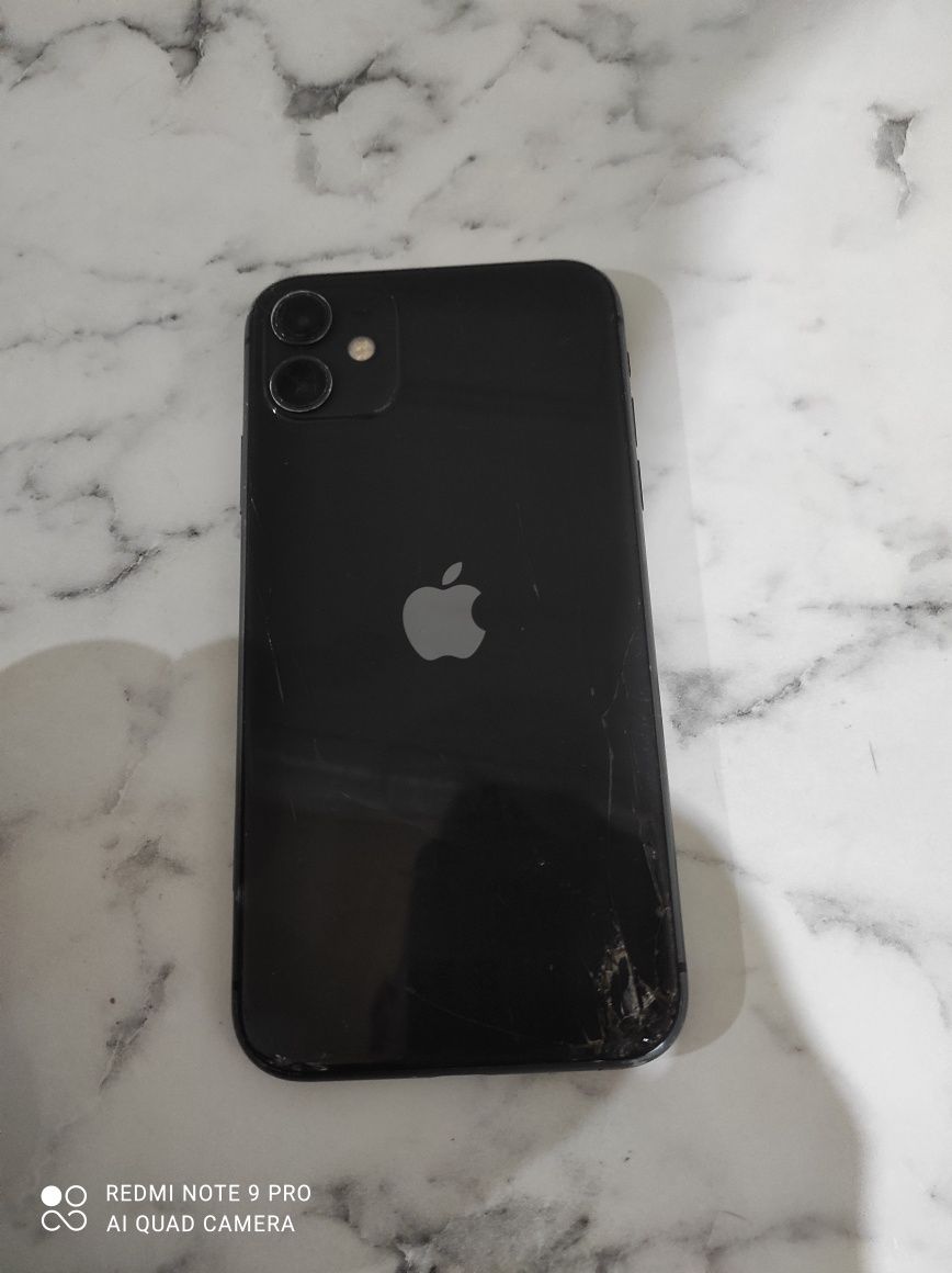 Iphone 11 на 64 gb iCloud на паролі