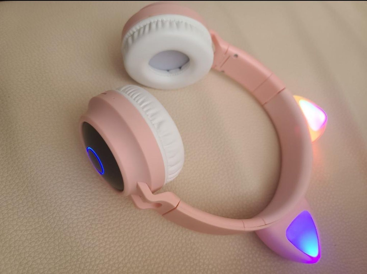 Безпровідні рожеві навушники
