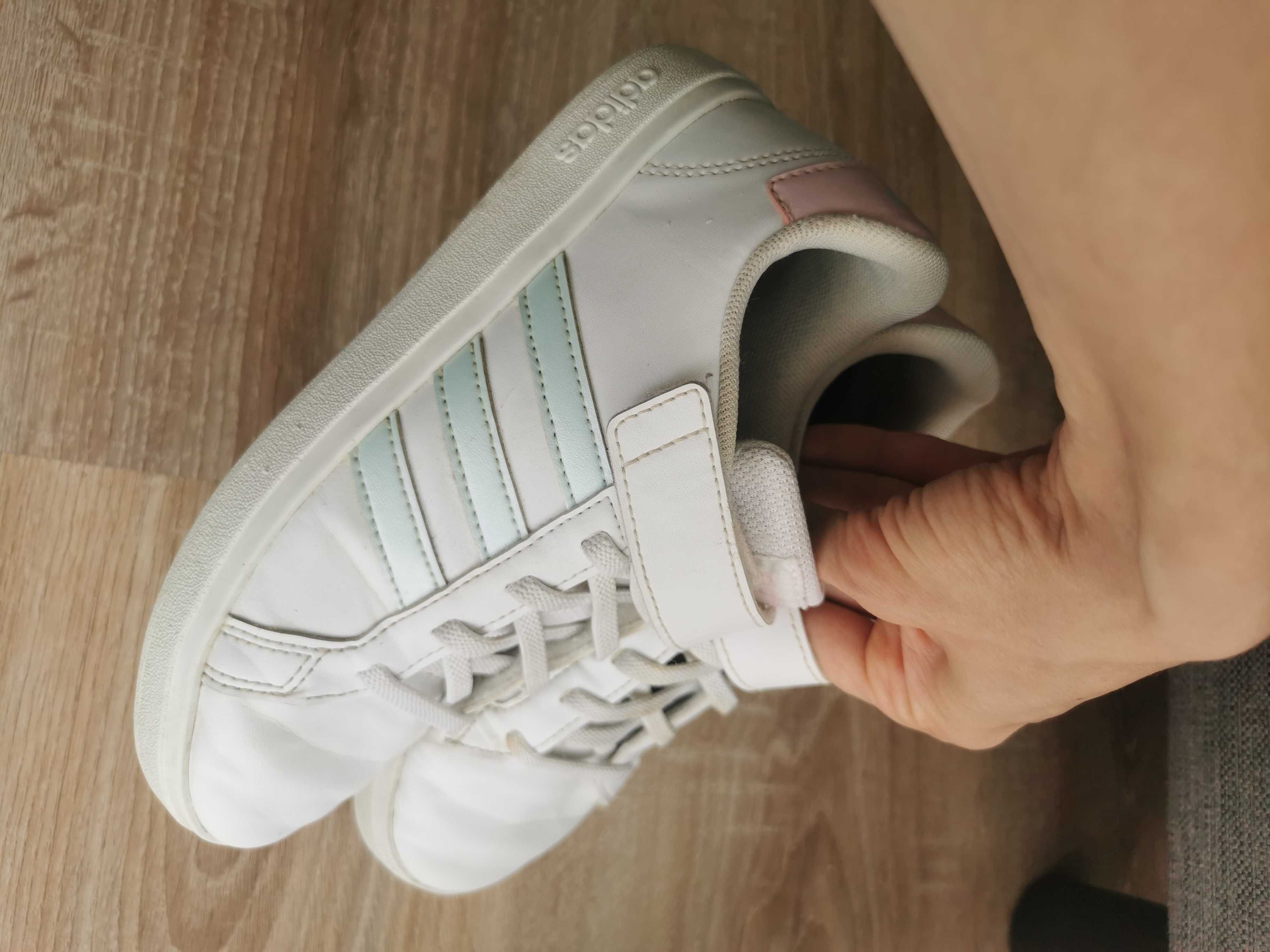 Buty Adidas dla dziewczynki