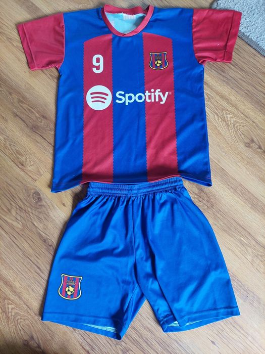 Strój F. C. Barcelona Lewandowski 134-140