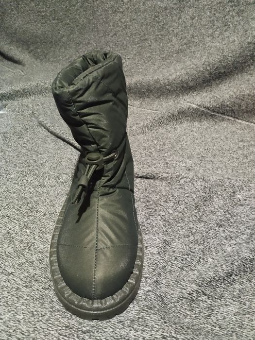 Продам дутіки 37 розміру,колір хакі,дуже теплі та зручні.