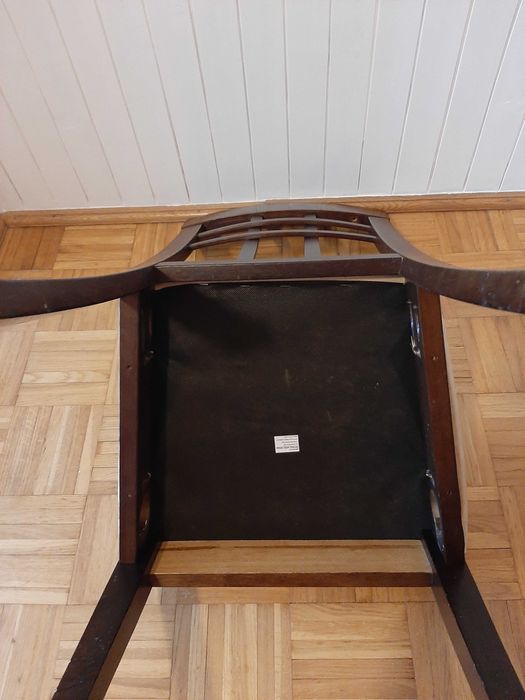 Używane drewniane krzesło z lat siedemdziesiątych ( dawny PRL)