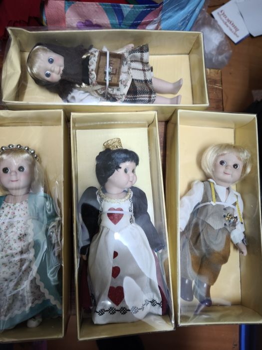 Coleção de bonecas de porcelana