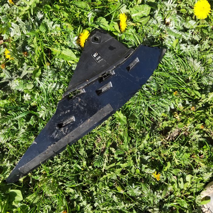 Ślizg mocowanie błotnika przedniego zderzaka Lewy przód Mercedes CLA