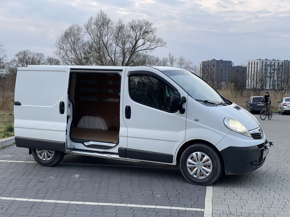 Opel Vivaro 2.5 грузовий