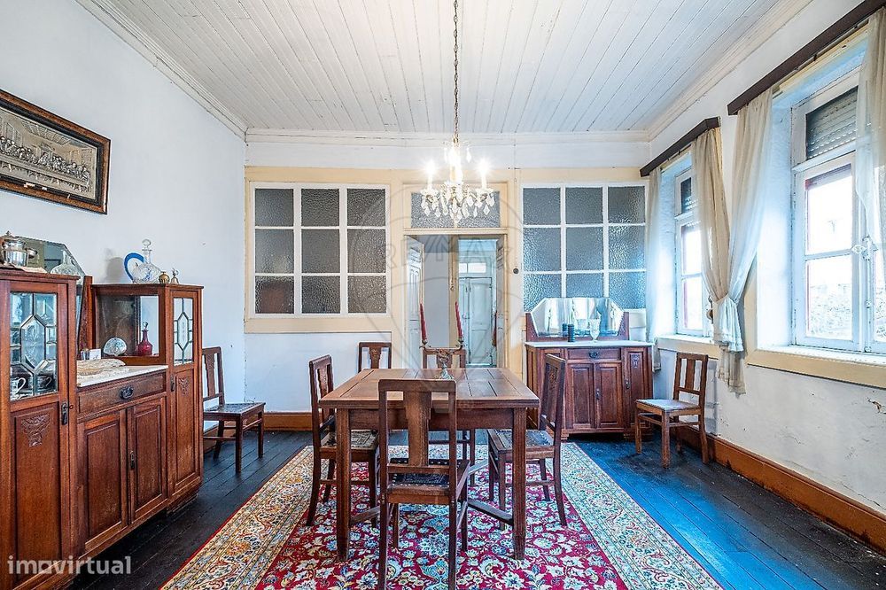 Moradia T8 para venda