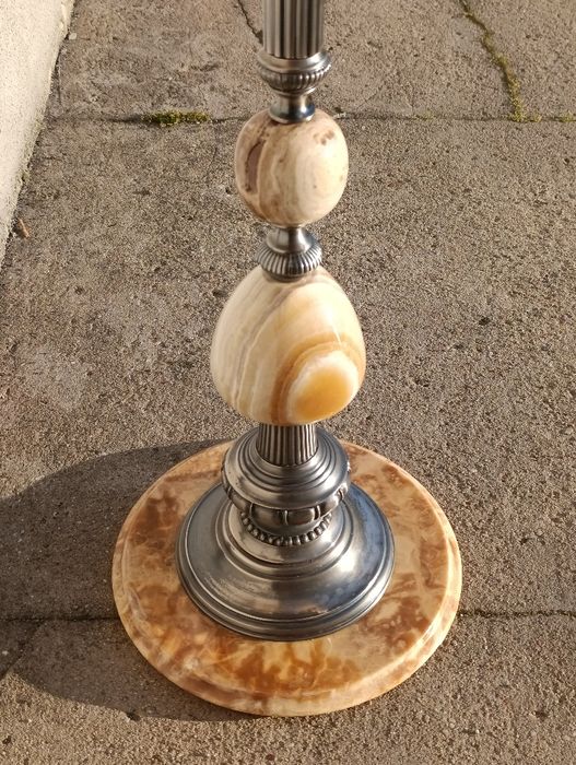 Lampa stojąca podłogowa