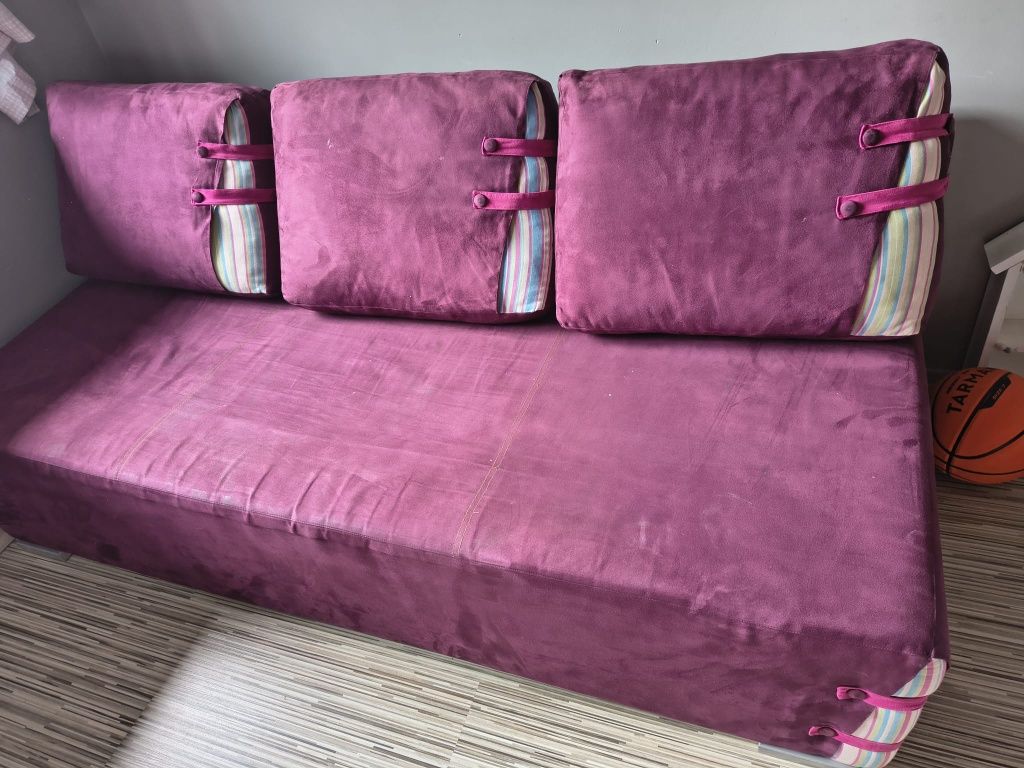 Sofa rozkładana z pojemnikiem na pościel