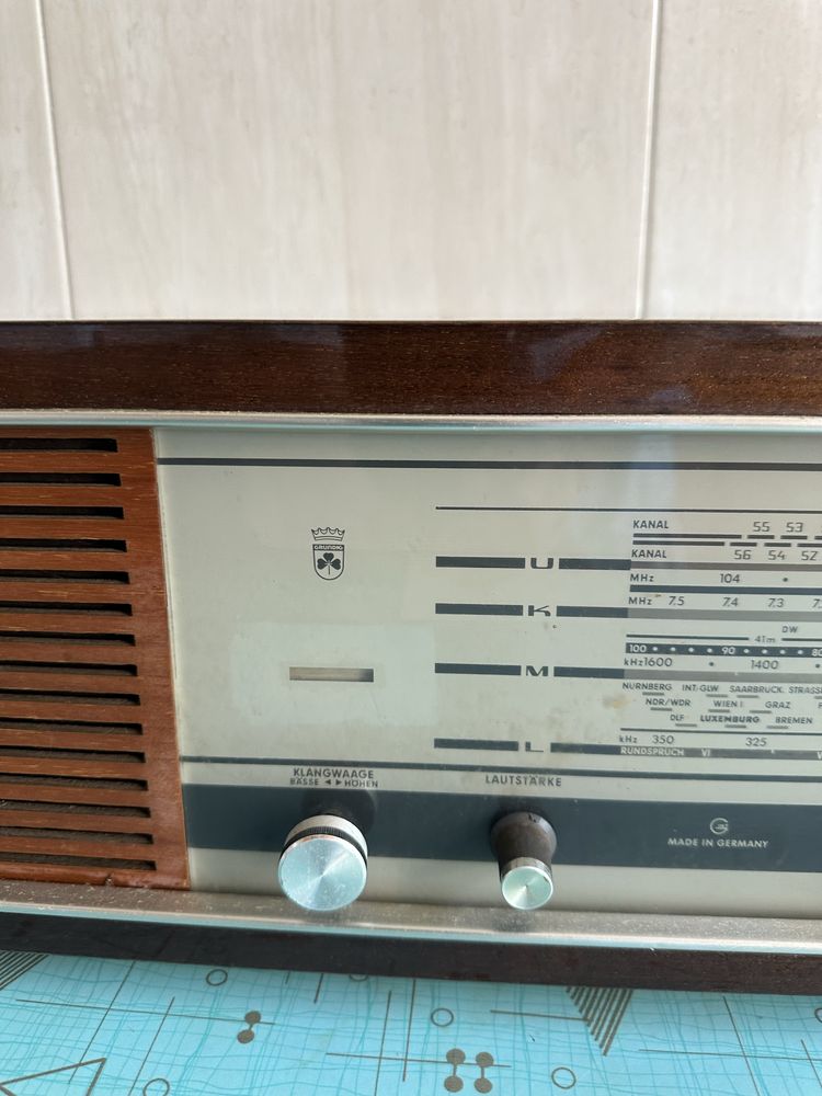 Radio Grundig de 1967” para revisão”