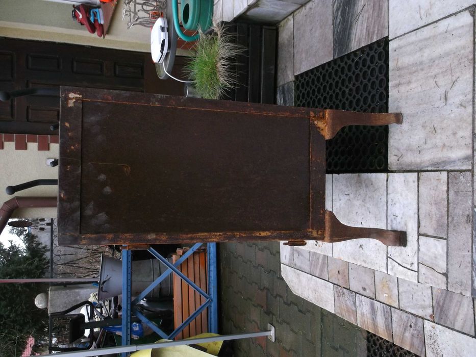 przedwojenne szafki medyczne i stolik z prlu