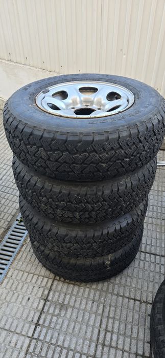 Pneus e jantes 4x4 DUNLOP SP 225/ 75 R15  com jantes ( rolaram num paj