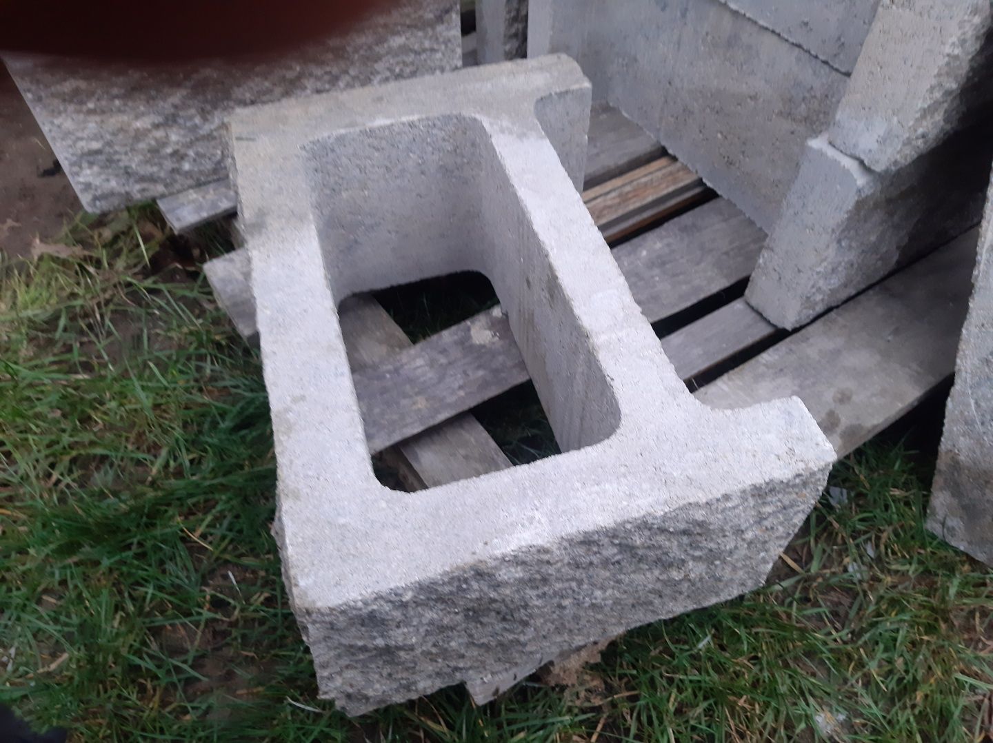 Pustaki łupane Joniec Gorc Piryt