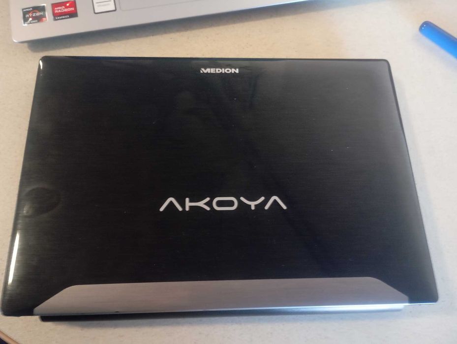 computador portátil Medion Akoya E1228 Intel Atom N570.