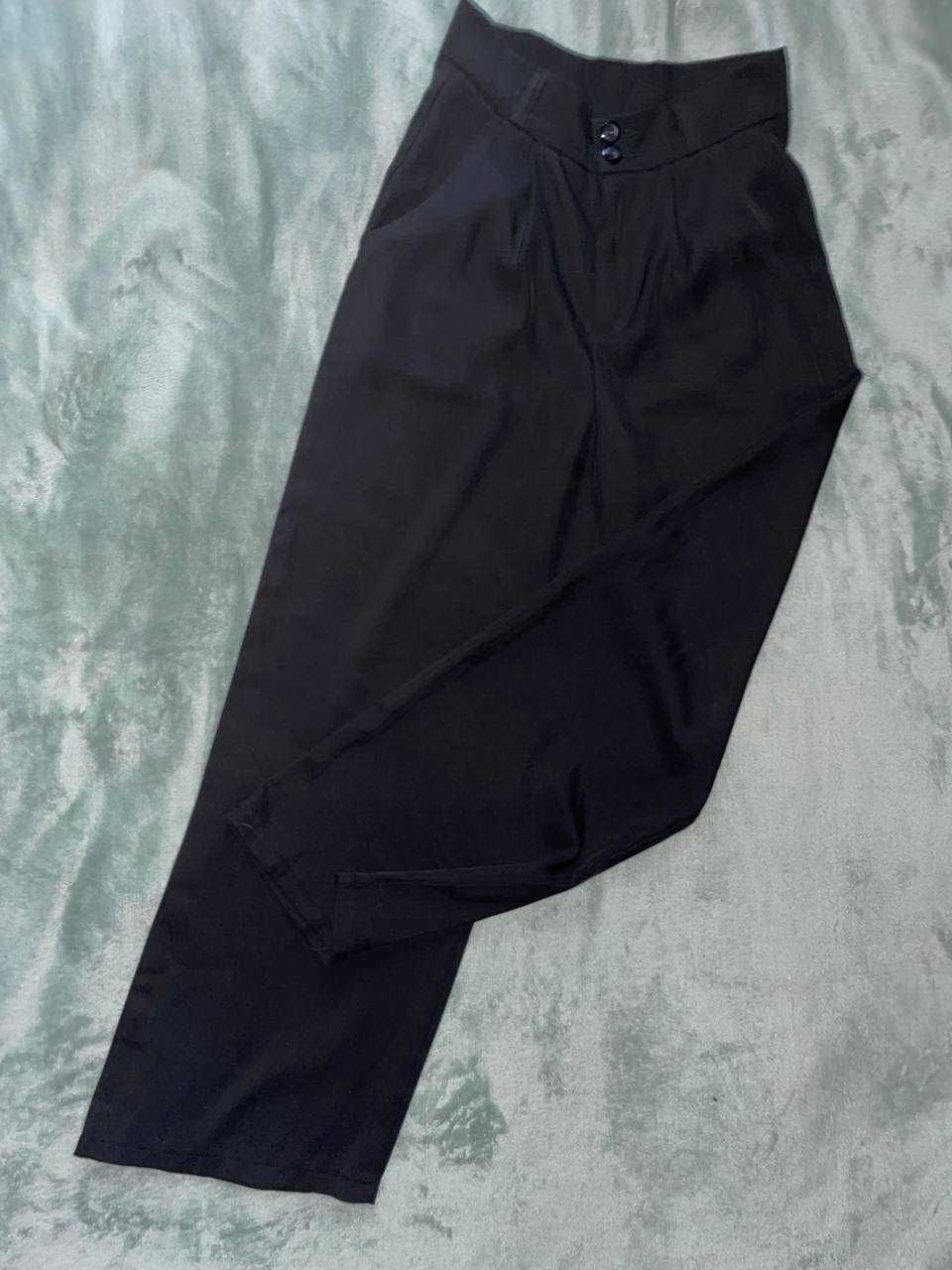 жіночі широкі чорні брюки
