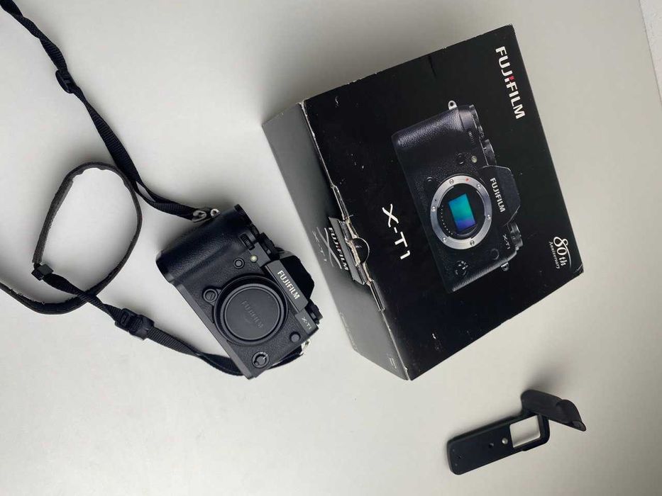Цифровий фотоапарат Fujifilm XT-1 (потребує ремонту,читайте опис)