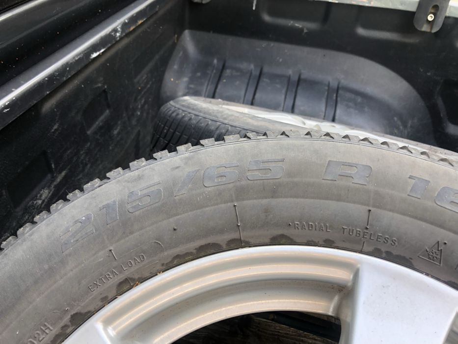 4 szt opon zimowych wraz z felgami